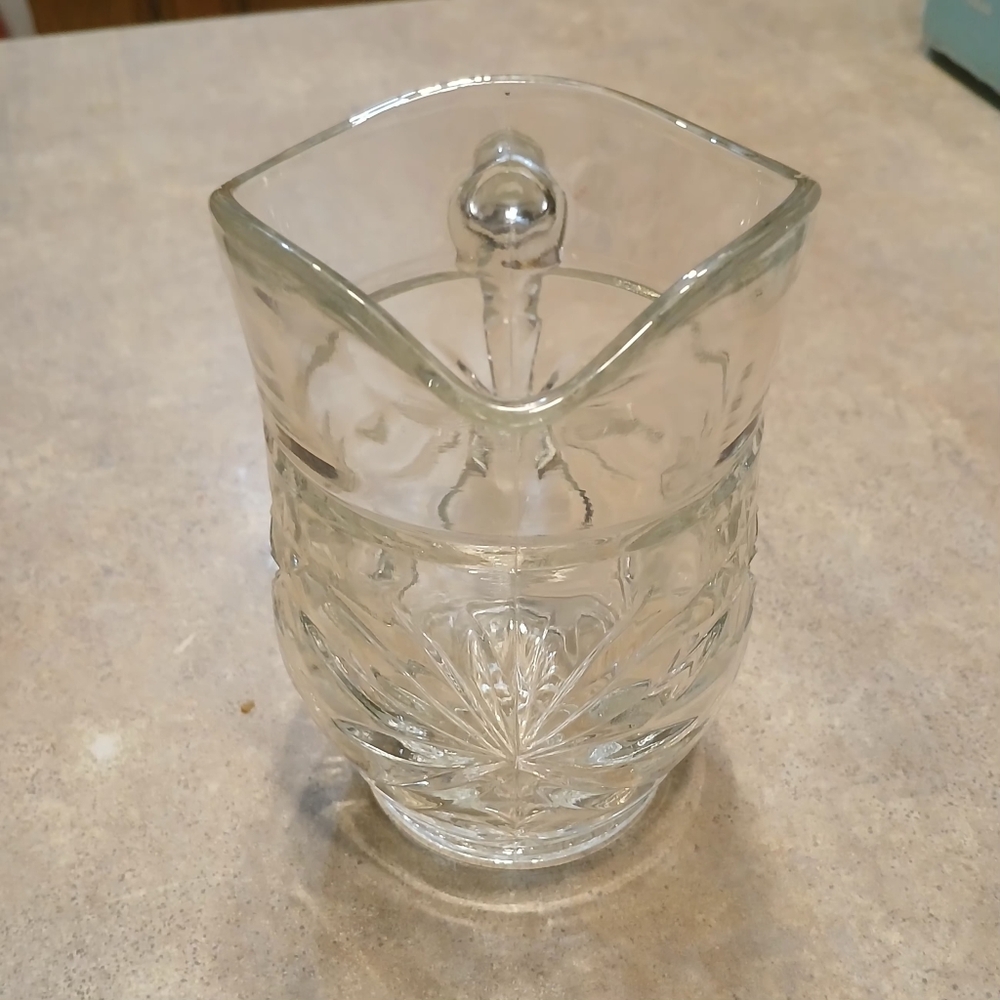 Anchor Hocking Clear Glass Starburst Pitcher - Picture 5 of 10